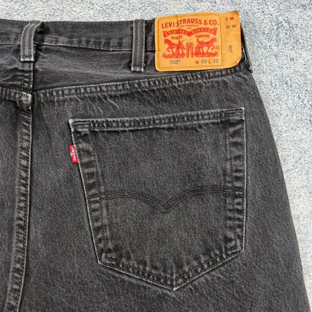 Levi's Mens 40x32 Black 501 Original Fit Straight Leg Button Fly Denim Jeans